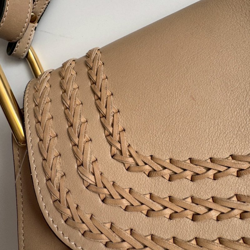 🎉知性溫柔 Chloe 奶茶色馬鞍流蘇斜背包GM-10