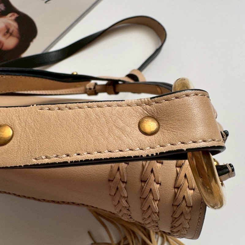 🎉知性溫柔 Chloe 奶茶色馬鞍流蘇斜背包GM-13