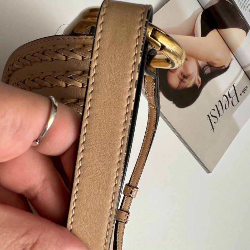 🎉知性溫柔 Chloe 奶茶色馬鞍流蘇斜背包GM-19