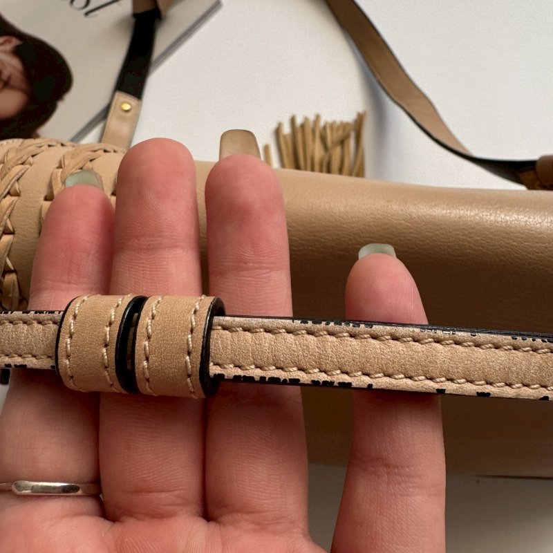 🎉知性溫柔 Chloe 奶茶色馬鞍流蘇斜背包GM-25