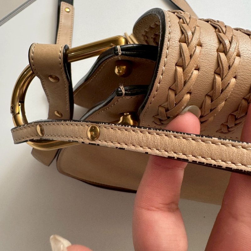 🎉知性溫柔 Chloe 奶茶色馬鞍流蘇斜背包GM-27