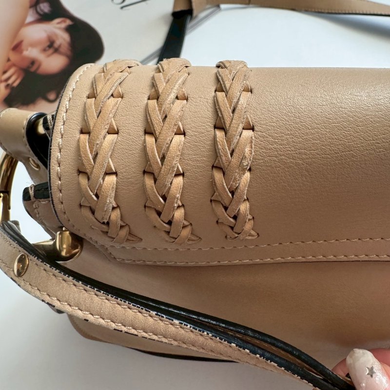 🎉知性溫柔 Chloe 奶茶色馬鞍流蘇斜背包GM-29