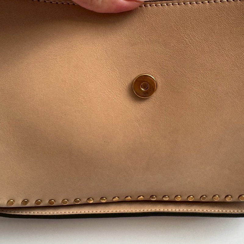 🎉知性溫柔 Chloe 奶茶色馬鞍流蘇斜背包GM-35