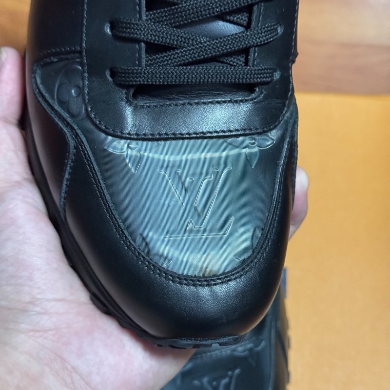 Lv Run Away印花運動鞋 路易威登正品男款 黑色 40.5碼98新-6