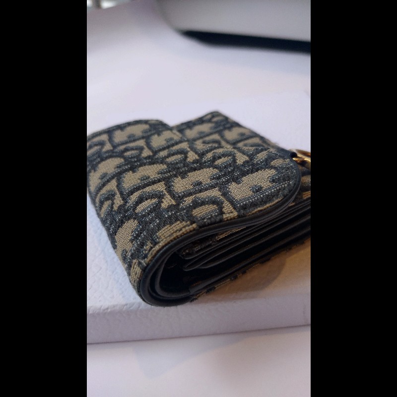 Dior 藍色緹花布D釦短夾-3