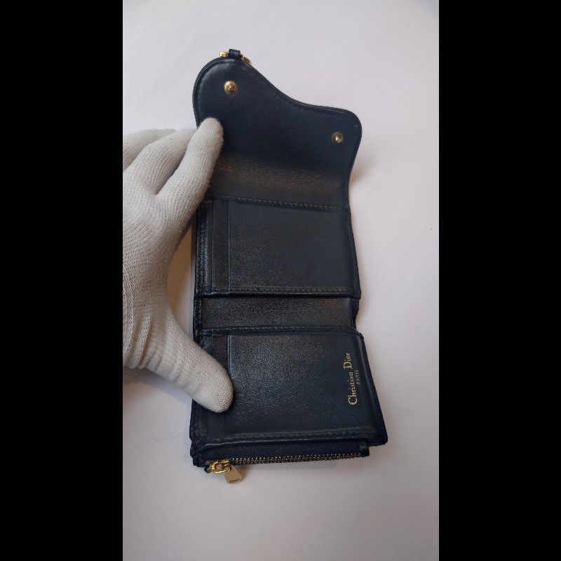 Dior 藍色緹花布D釦短夾-18