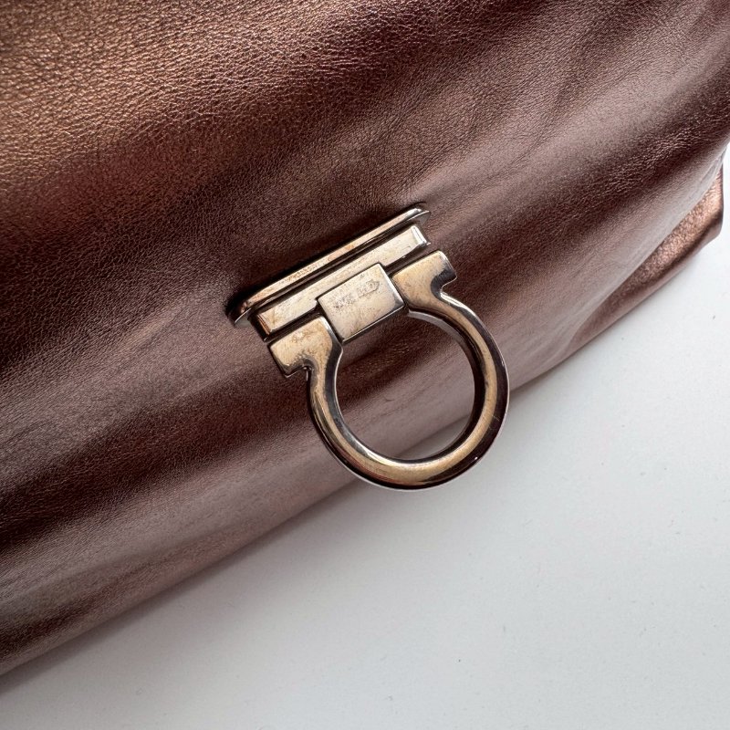 🎉羊皮款 Ferragamo 古銅金手提肩背包-13