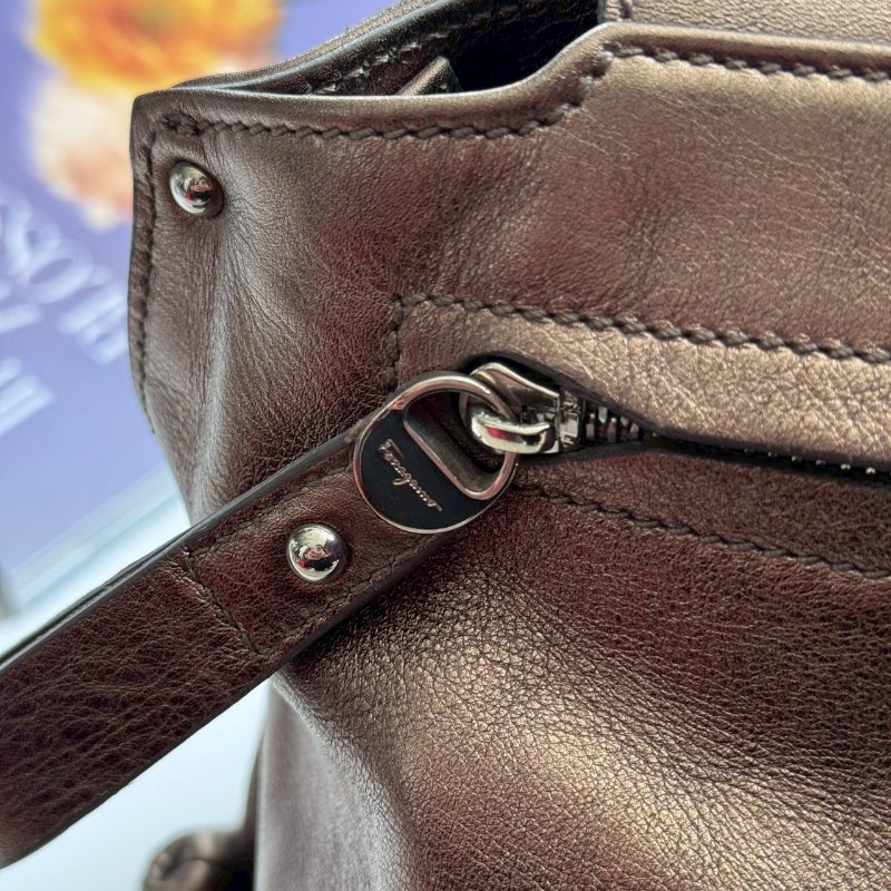 🎉羊皮款 Ferragamo 古銅金手提肩背包-16