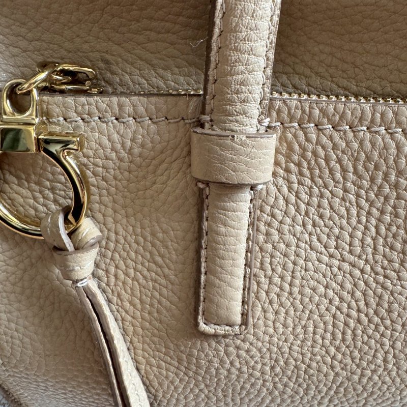 Ferragamo 米膚色拉鏈肩背托特包-12