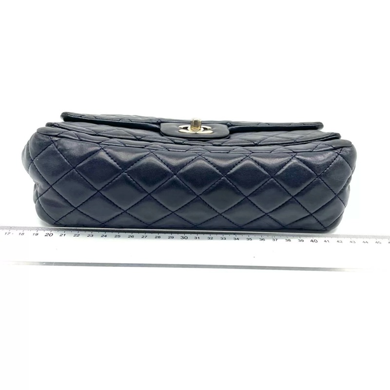 CHANEL CLASSIC FLAG  medium-4