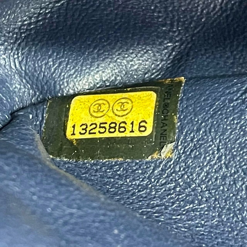 CHANEL CLASSIC FLAG  medium-7