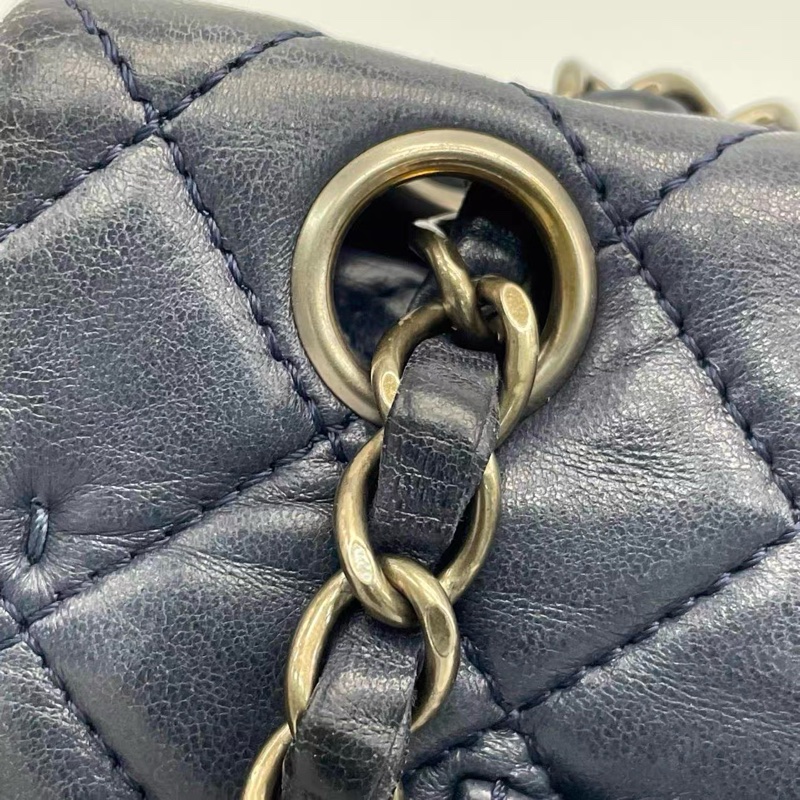 CHANEL CLASSIC FLAG  medium-10