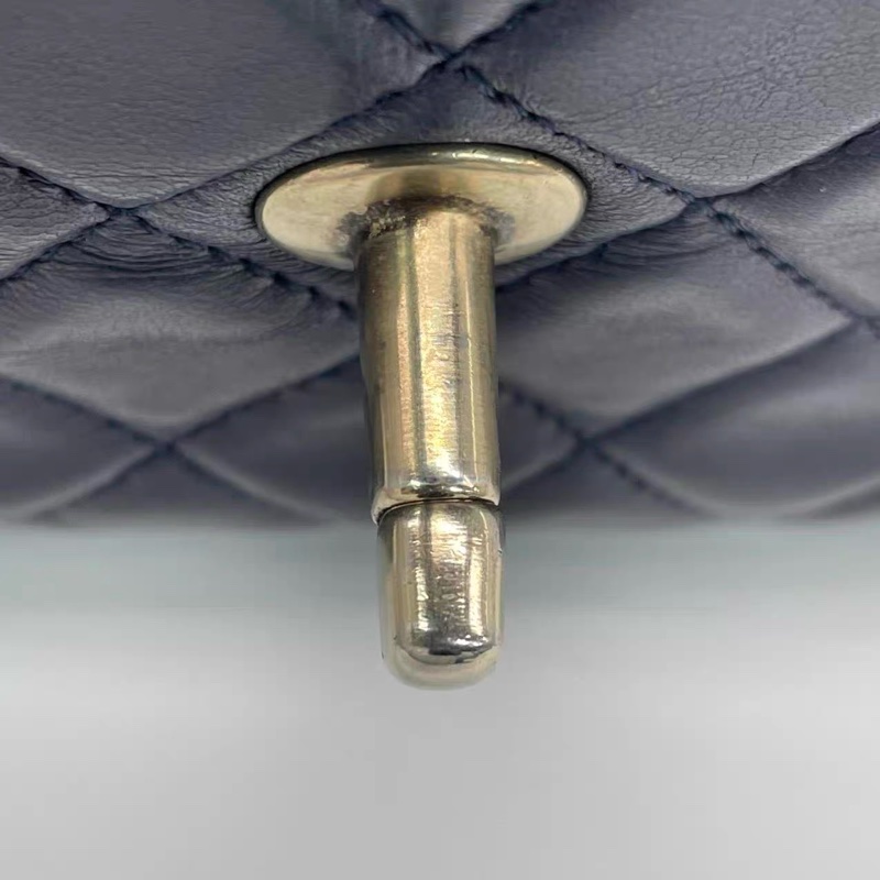 CHANEL CLASSIC FLAG  medium-12