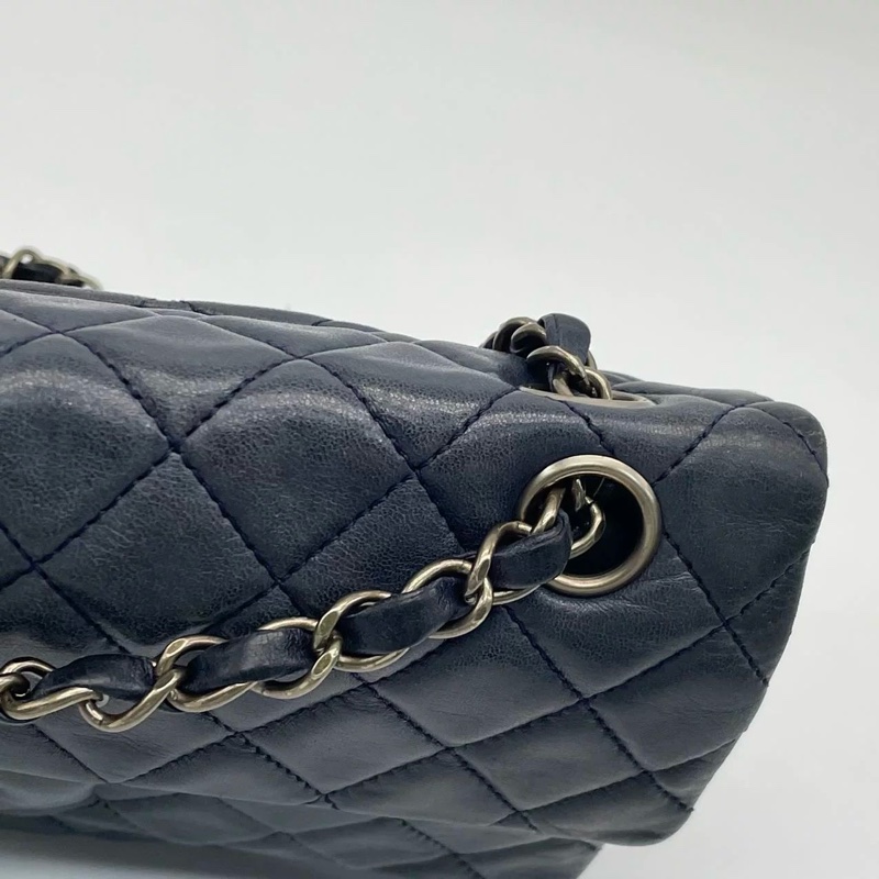 CHANEL CLASSIC FLAG  medium-18