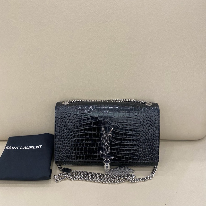 YSL聖羅蘭 Kate中號 黑銀流蘇鰐魚壓紋牛皮 尺寸約22.5*14-0