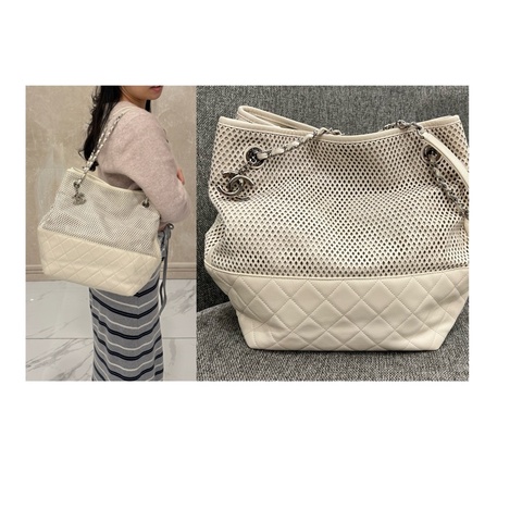 Chanel 香奈兒奶油色鏤空皮革 Up In The Air 肩背包