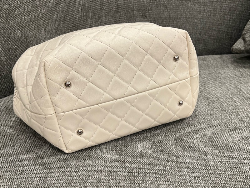 Chanel 香奈兒奶油色鏤空皮革 Up In The Air 肩背包-9