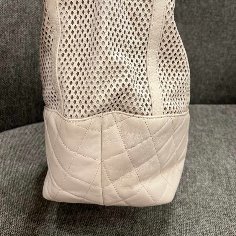Chanel 香奈兒奶油色鏤空皮革 Up In The Air 肩背包-10