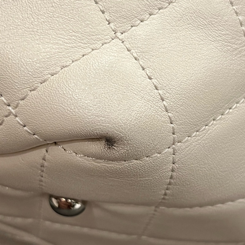 Chanel 香奈兒奶油色鏤空皮革 Up In The Air 肩背包-12