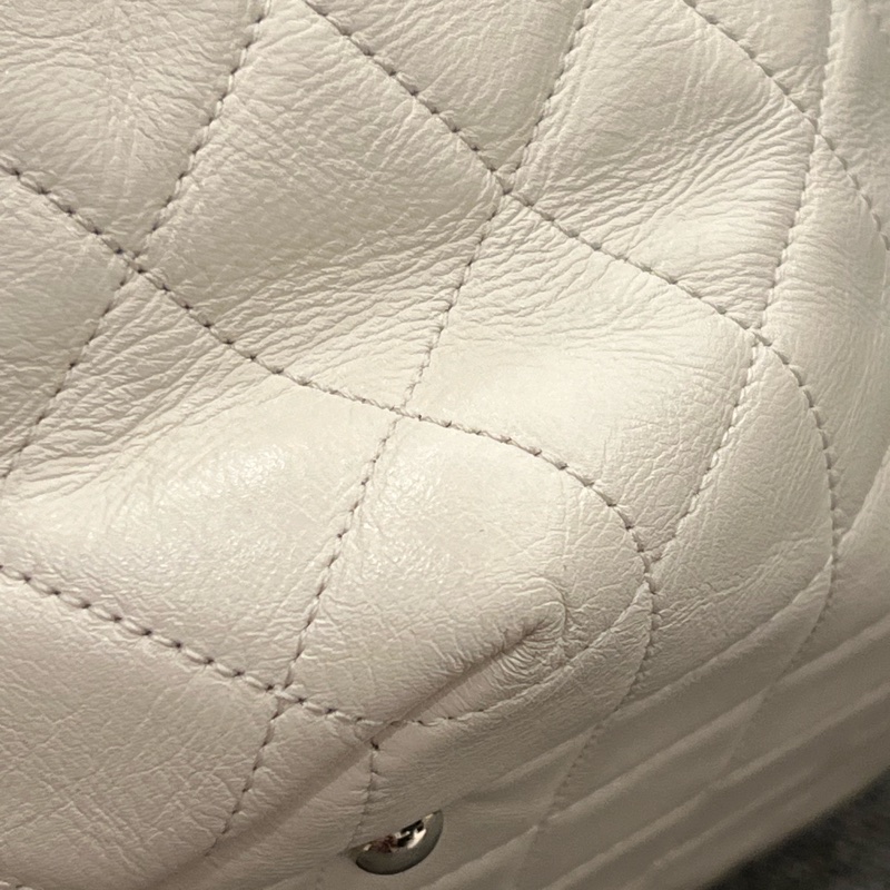 Chanel 香奈兒奶油色鏤空皮革 Up In The Air 肩背包-14