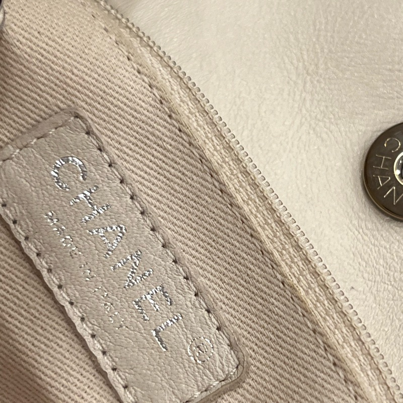 Chanel 香奈兒奶油色鏤空皮革 Up In The Air 肩背包-17