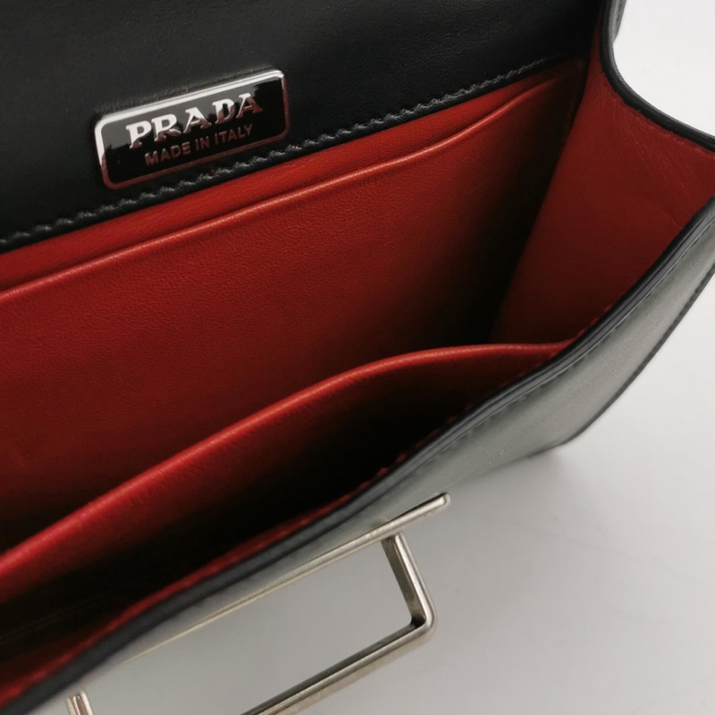 Prada Cahier牛皮純色插扣手拿包-5