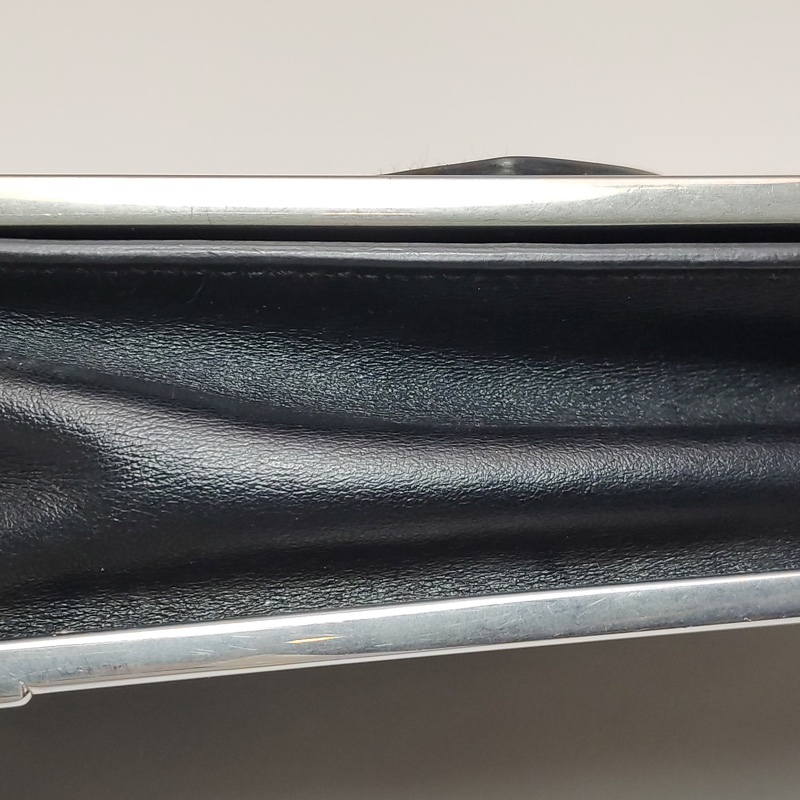 Prada Cahier牛皮純色插扣手拿包-20