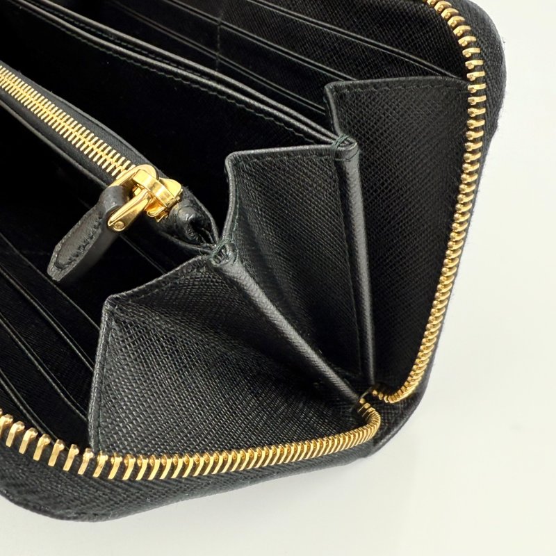 PRADA - 黑色金釦牛皮ㄇ型拉鍊長夾-12