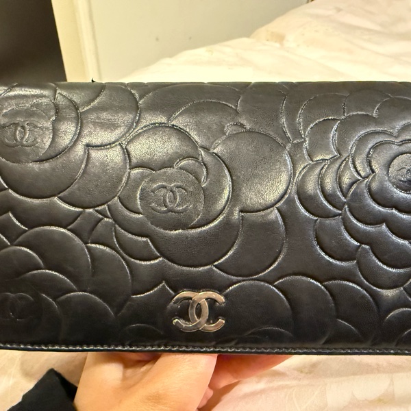 香奈兒山茶花壓紋羊皮長夾-5