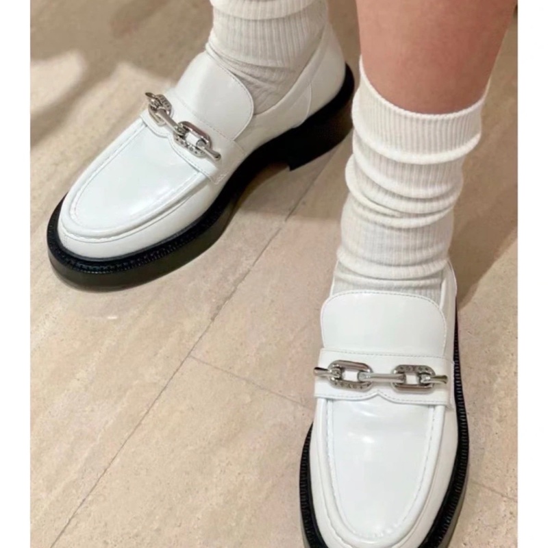 LV路易威登銀鏈logo 樂福鞋白色黑底 37 碼99 新閒置未使用-5