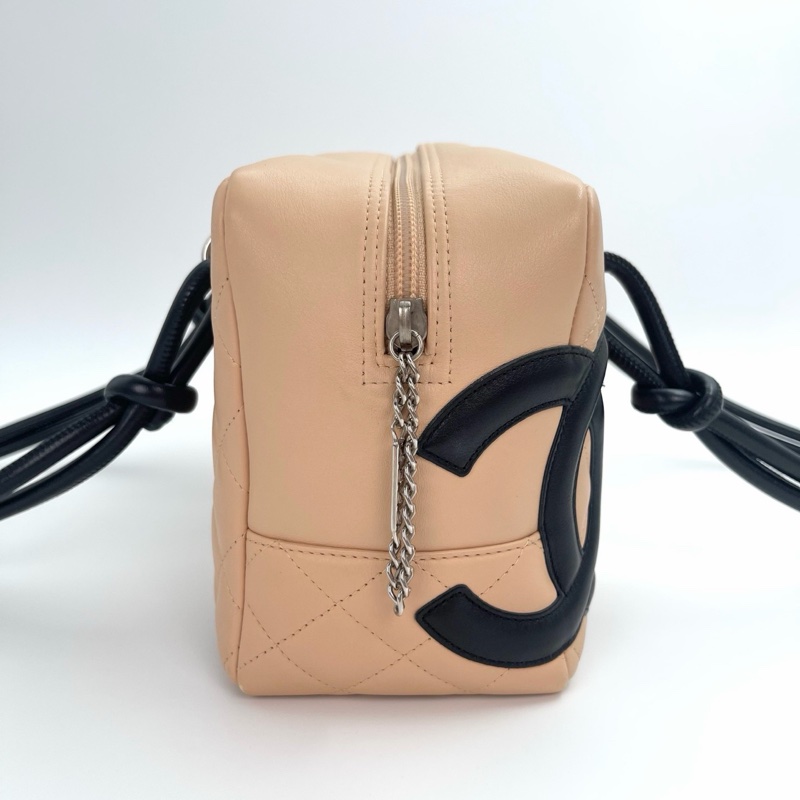 「JL 精品代購」 9新 香奈兒奶茶拼黑色康鵬枕頭包小號-4