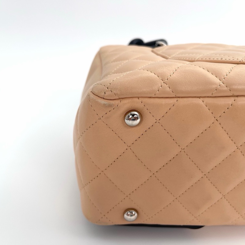 「JL 精品代購」 9新 香奈兒奶茶拼黑色康鵬枕頭包小號-9