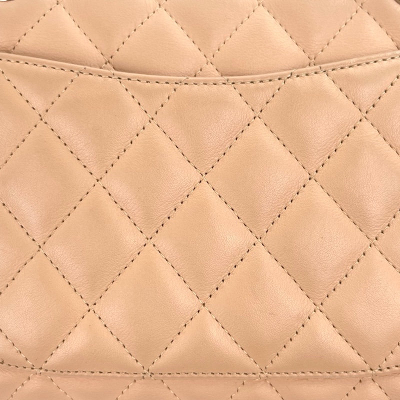 「JL 精品代購」 9新 香奈兒奶茶拼黑色康鵬枕頭包小號-11