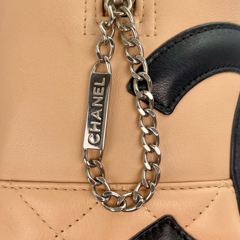 「JL 精品代購」 9新 香奈兒奶茶拼黑色康鵬枕頭包小號-14