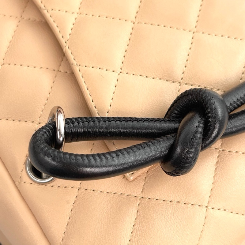 「JL 精品代購」 9新 香奈兒奶茶拼黑色康鵬枕頭包小號-20