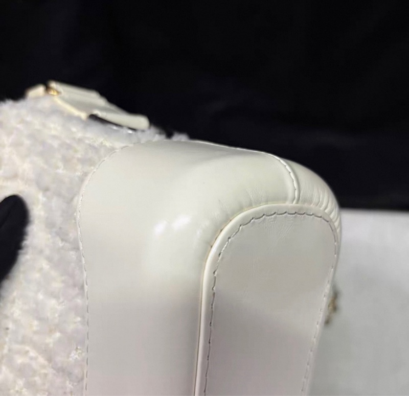 【97%新 ✨ 全網最低價！檢漏價】Chanel 流浪包小號 白色毛呢仙氣飄飄-12