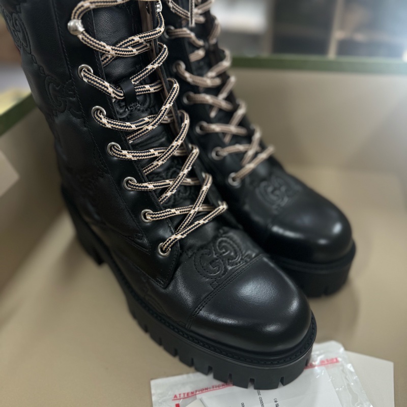閒置新Gucci 古馳 黑色全皮 浮雕滿logo 馬丁靴 37.5-1