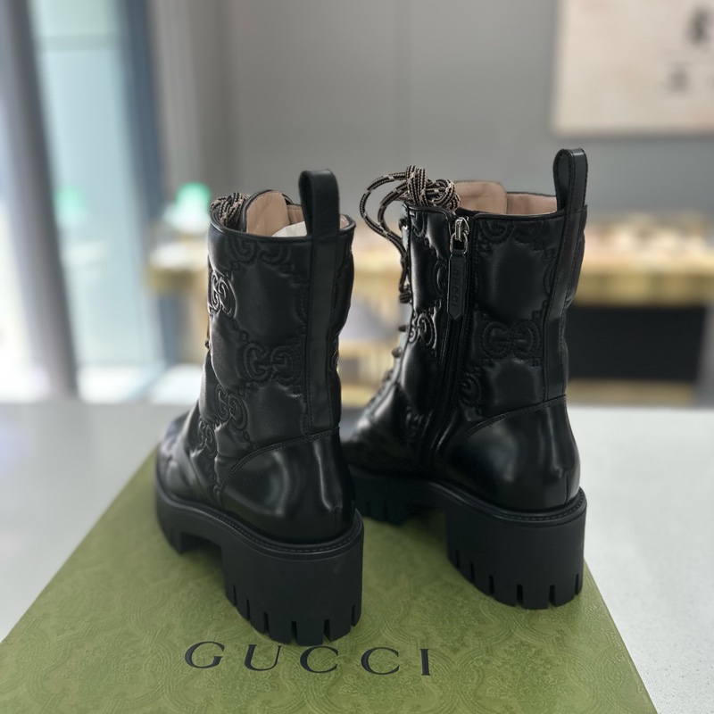 閒置新Gucci 古馳 黑色全皮 浮雕滿logo 馬丁靴 37.5-2