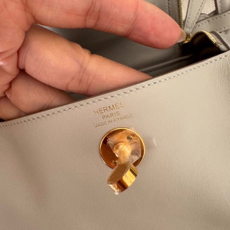 有購証🩷 Hermes mini lindy 80 珍珠灰手提包，21年的，金扣 Swift皮-1