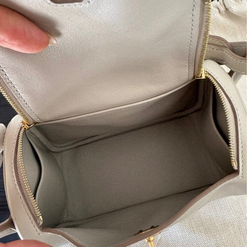 有購証🩷 Hermes mini lindy 80 珍珠灰手提包，21年的，金扣 Swift皮-2