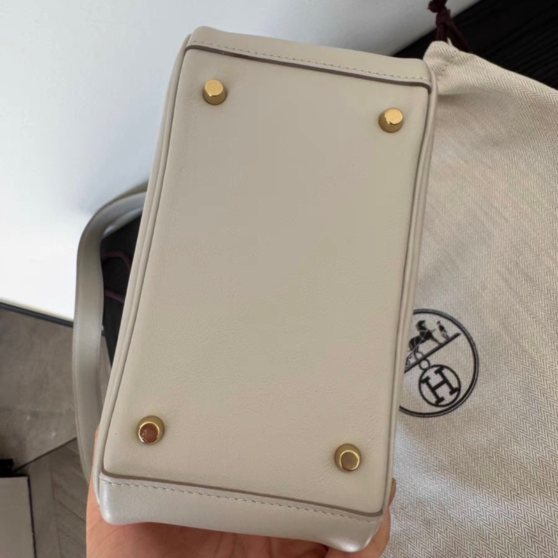 有購証🩷 Hermes mini lindy 80 珍珠灰手提包，21年的，金扣 Swift皮-4