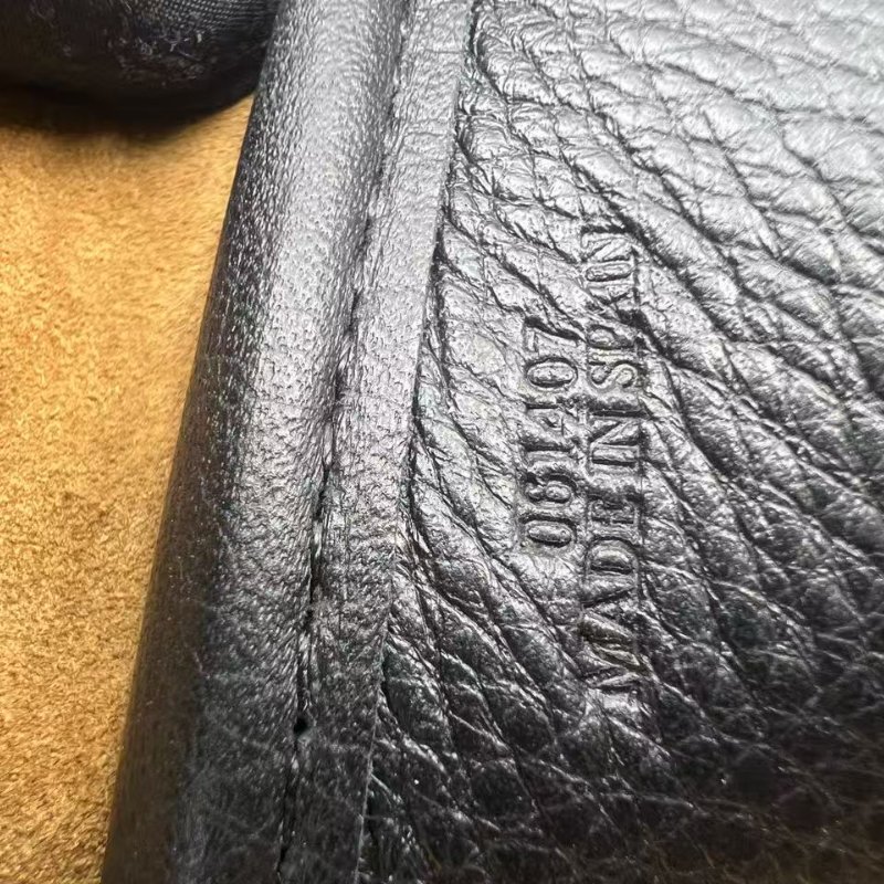 LOEWE Amazona 46 黑色全皮壓花旅行袋-5