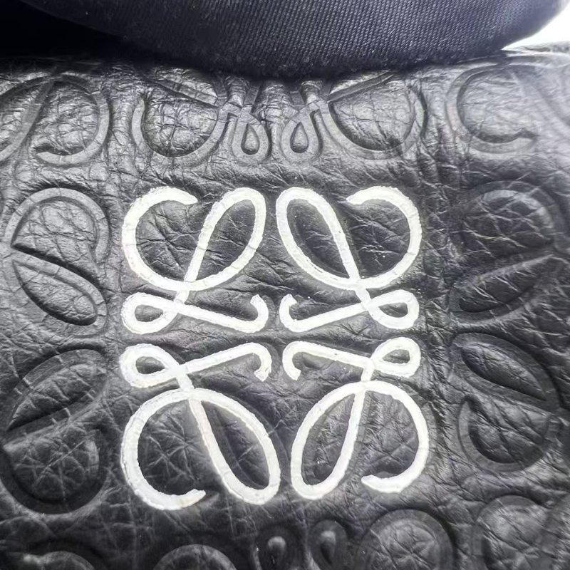 LOEWE Amazona 46 黑色全皮壓花旅行袋-7