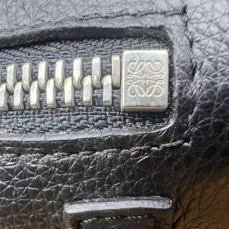 LOEWE Amazona 46 黑色全皮壓花旅行袋-18