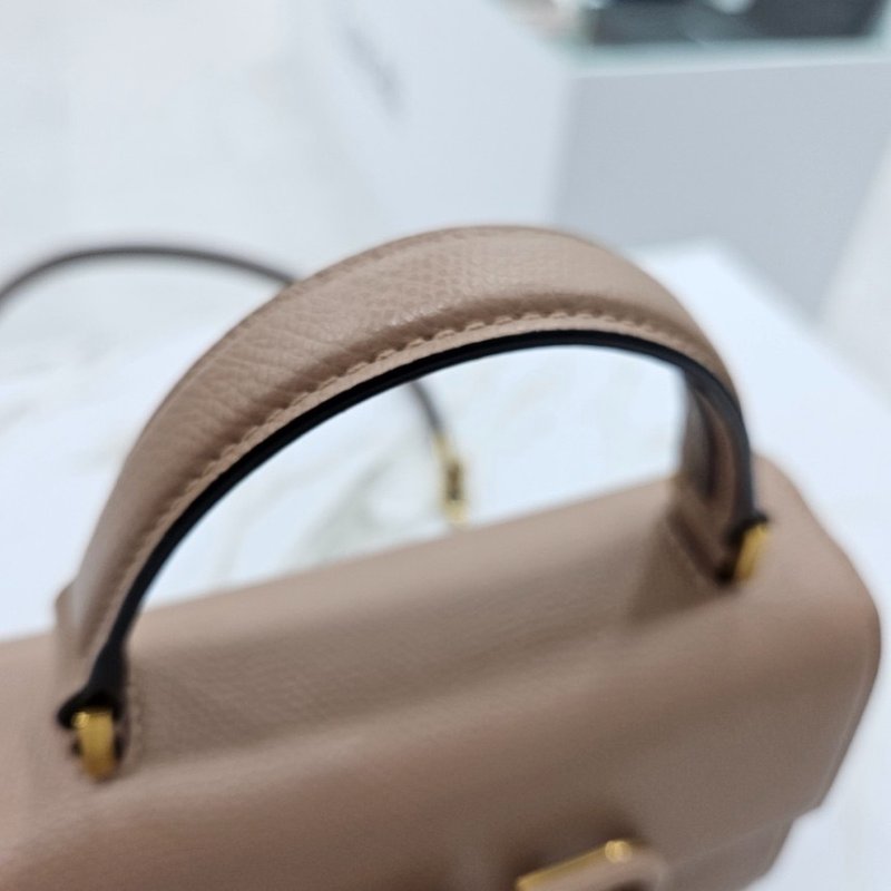 🎊佳節特賣🎁Valentino Garavani VSLING 小號手提肩背包 粉色-10