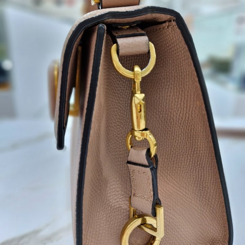 🎊佳節特賣🎁Valentino Garavani VSLING 小號手提肩背包 粉色-11