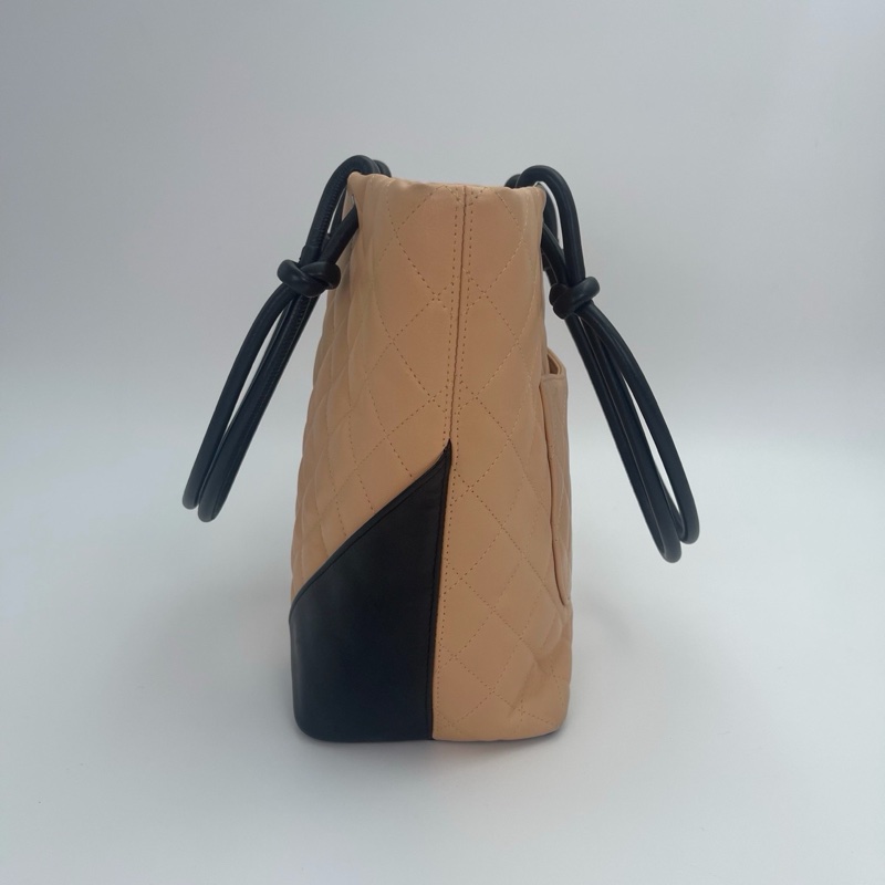 「JL 精品代購」  香奈兒奶茶色拼黑色康鵬菜籃子小號-4