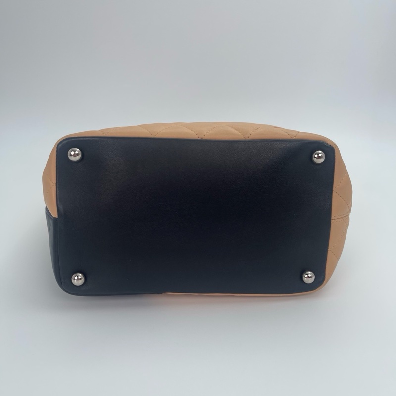 「JL 精品代購」  香奈兒奶茶色拼黑色康鵬菜籃子小號-5