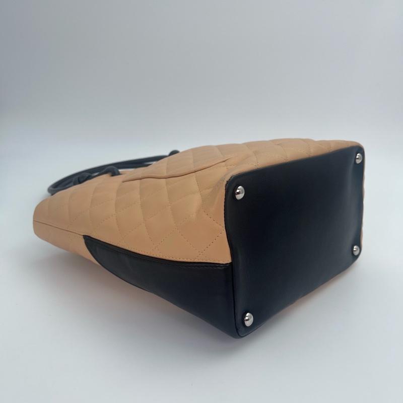 「JL 精品代購」  香奈兒奶茶色拼黑色康鵬菜籃子小號-6