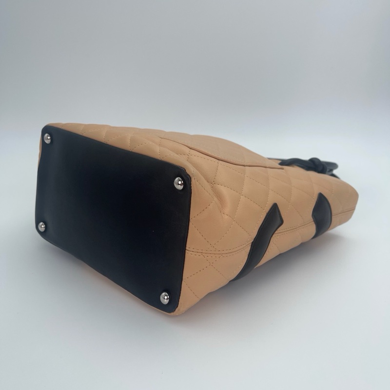 「JL 精品代購」  香奈兒奶茶色拼黑色康鵬菜籃子小號-7